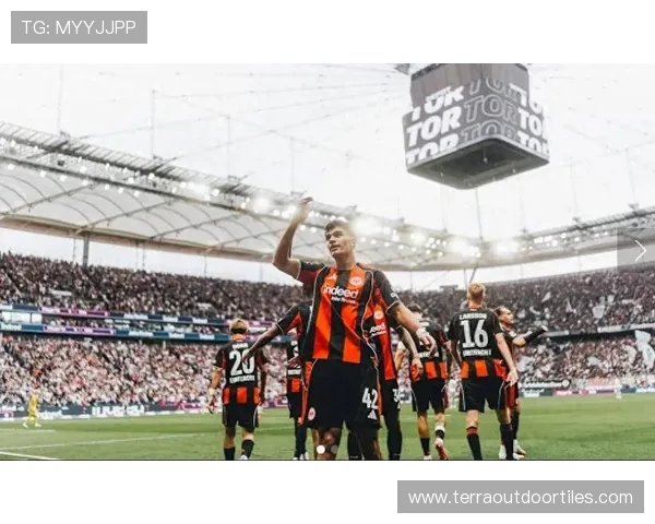 安萨轰出精彩世界波布尔克再添一分法兰克福半场暂以一比二落后柏林联